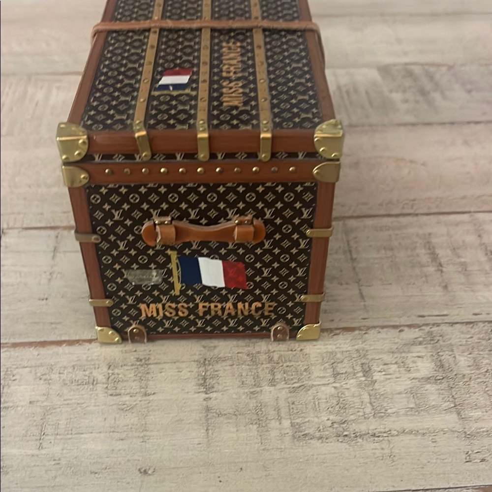 Louis Vuitton Monogram Trunk Paperweight with Gold Accents - Picture 5 of 9